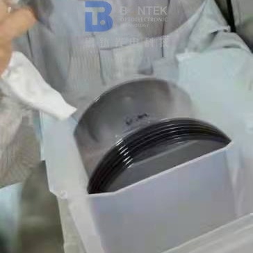 3 die duim 0.35mm LiNbO3-Wafeltje 64Y 128Y kiest Kant uit voor ZAAG wordt opgepoetst